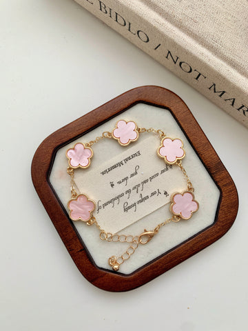 Five-Leaf Clover Bracelet for Women – Green or Pink Flower Design