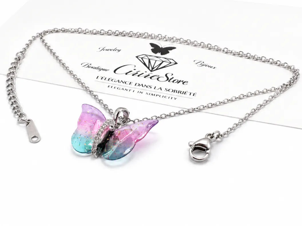 Collier argenté avec pendentif papillon rose et turquoise