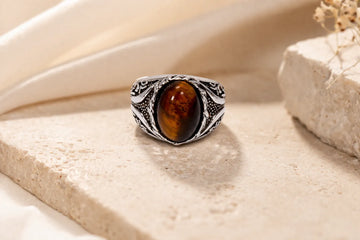 Bague réglable argentée à perle ovale aux reflets changeants