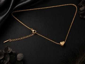 Collier doré avec pendentif cœur