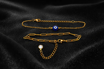 Ensemble de bracelets dorés avec œil bleu