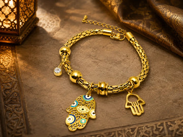 Bracelet à breloques – acier inoxydable – finition dorée – 15 g – main et détails bleu/turquoise