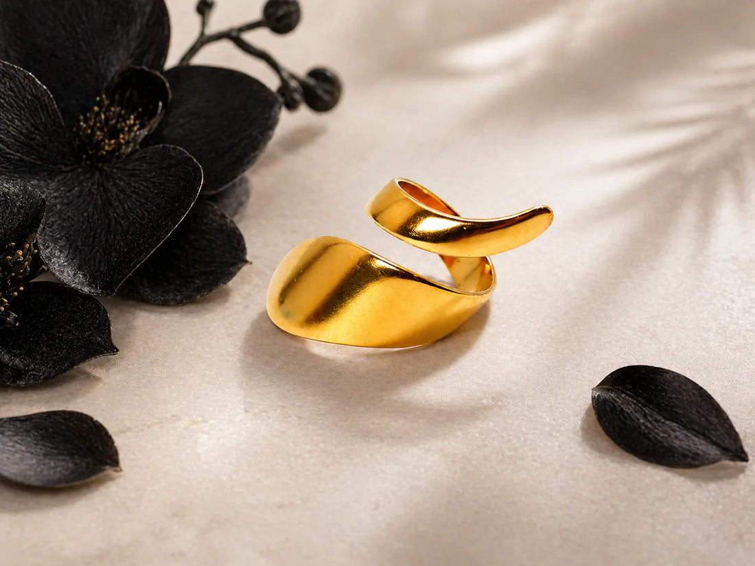 Twisted design open gold ring
