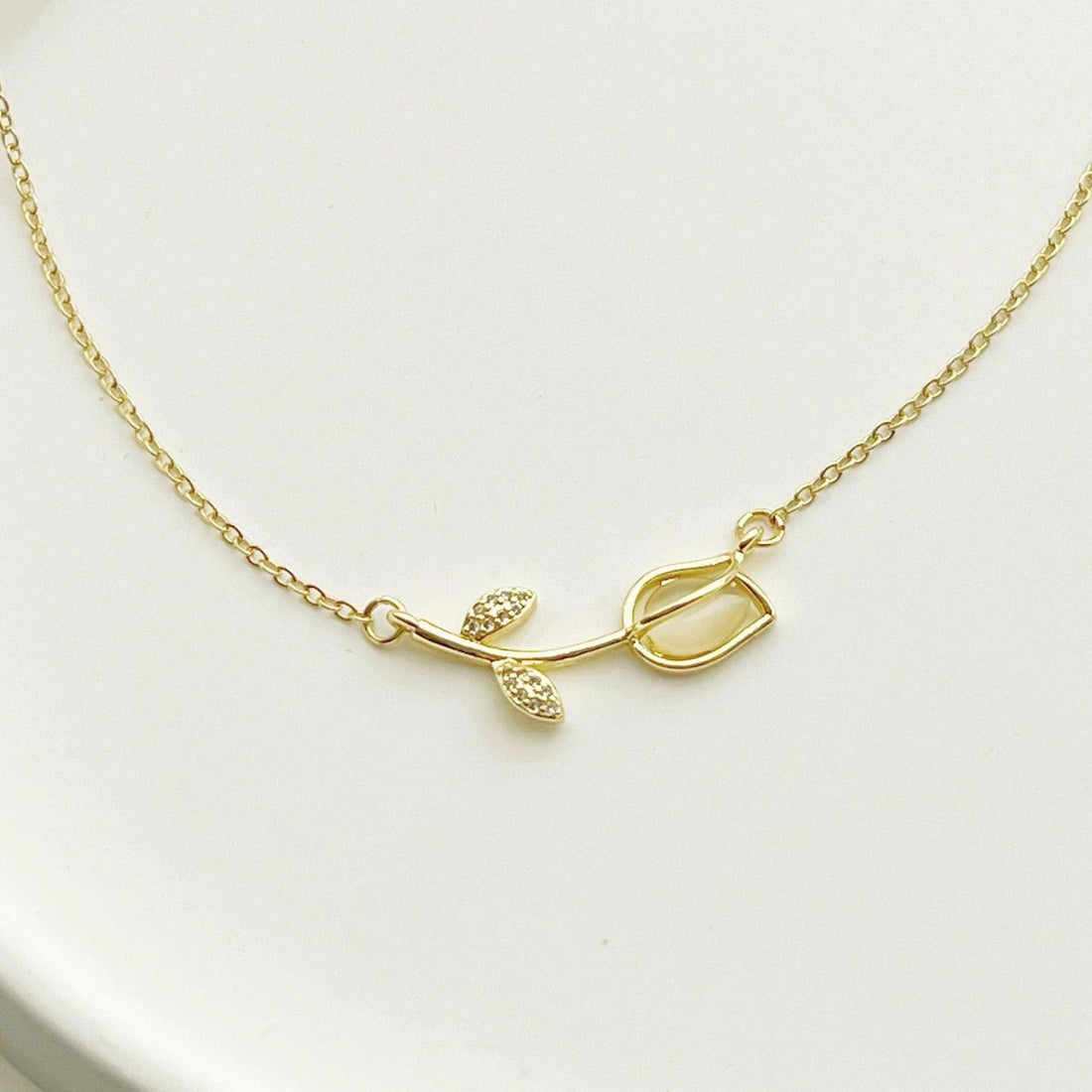 Iridescent Tulip Pendant Necklace — Delicate Gold‑Plated Chain